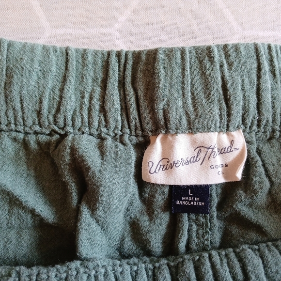 Universal Thread Shorts - Picture 2 of 2